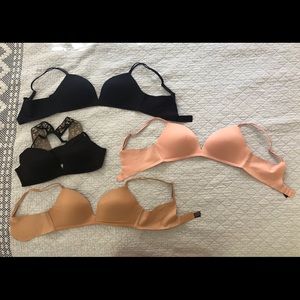 (4) VS Lightly Lined Deep V Bra 36B